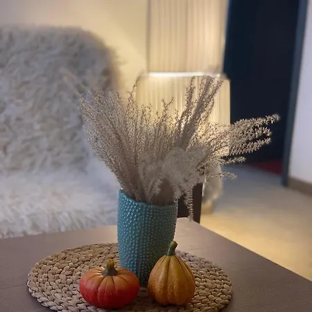 Malkia 3* Orechova Poton